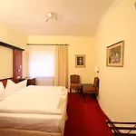 Hotel Historik Goldener Hirsch Rothenburg