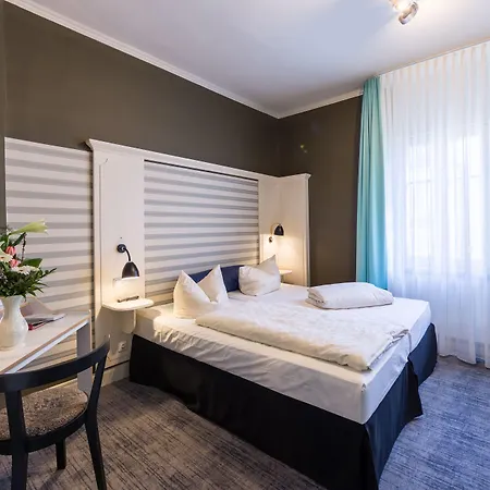 Hotel Historik Goldener Hirsch Rothenburg 3*