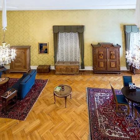 Hotel Historik Goldener Hirsch Rothenburg 3*