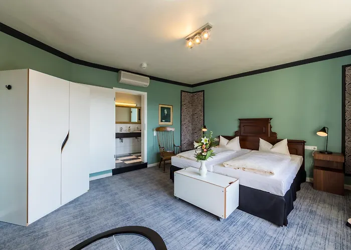 Hotel Historik Goldener Hirsch Rothenburg 3*