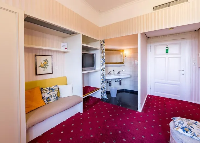 Historik Goldener Hirsch Rothenburg Otel 3*